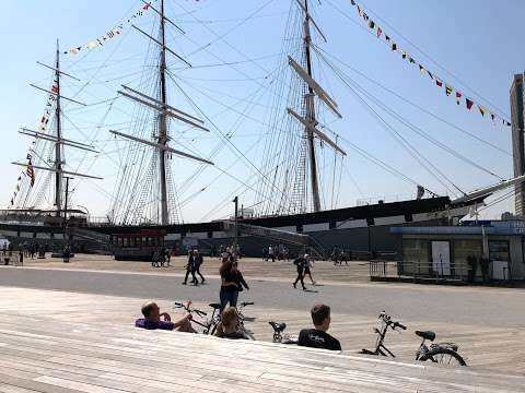 Jobs in South Street Seaport - reviews