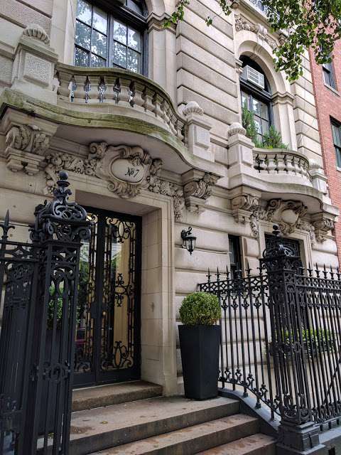 Jobs in 35 East 75th Street - reviews